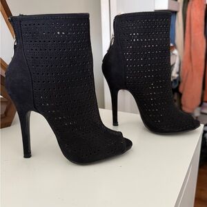 Chinese Laundry Black Stiletto Heeled Boots